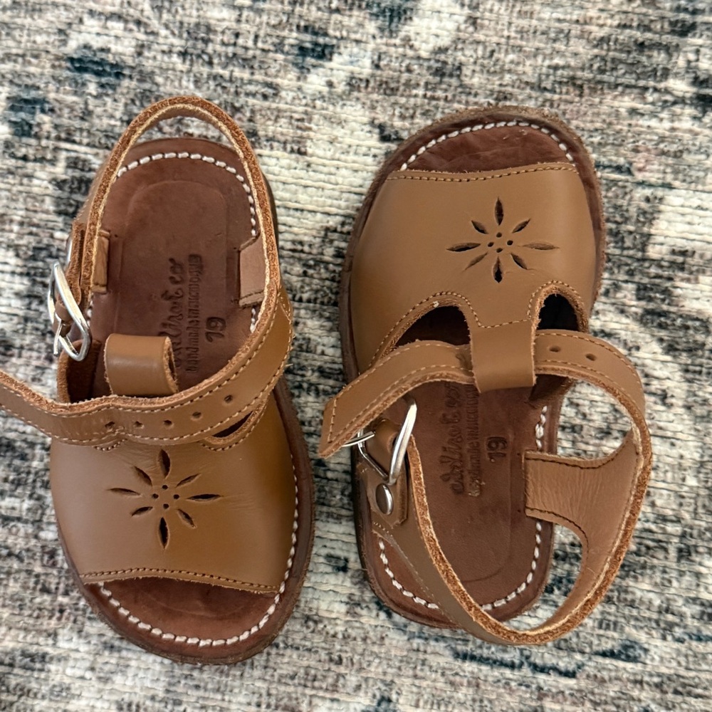 Adelisa & Co Estrella Sandals - Picture 4 of 4